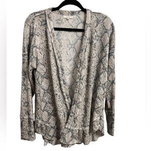 Maurices Cream Gray Snakeskin Open Front Cardigan size Large